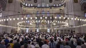 Diyanet 2026 Kurban Bayramı il il namaz saatlerini duyurdu